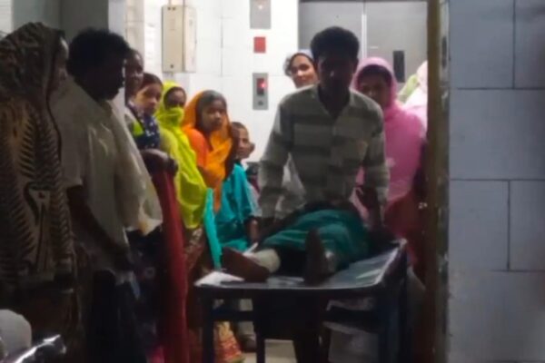 বোমায় পা, বিস্ফোরণে জখম দুই বালক Two boys injured in bomb blast