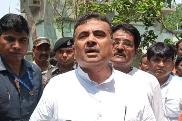 জাফরাবাদে নিহত বাবা-ছেলের বাড়িতে শুভেন্দু, দিলেন দশ লক্ষ টাকা অনুদান Subhendu donates Rs 10 lakh to the house of father and son killed in Jafrabad