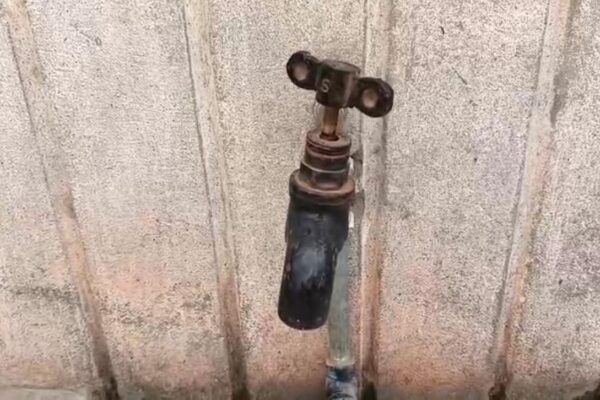 পাইপ বসেছে, আজও মেলেনি জল The pipe is installed, but still no water.