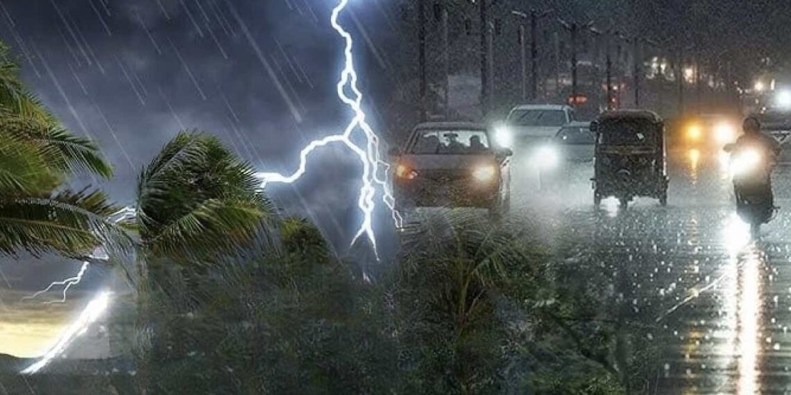 Weather News: Heavy rain and lightning