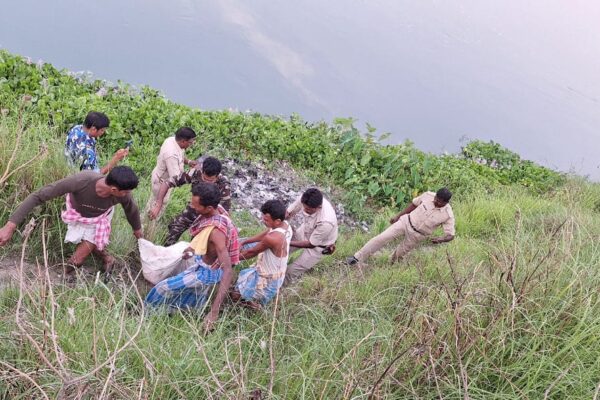 Body Recovered | অজ্ঞাত পরিচয় মৃতদেহ উদ্ধারে চাঞ্চল্য সামশেরগঞ্জে Unidentified body recovered, creating excitement in Shamsherganj