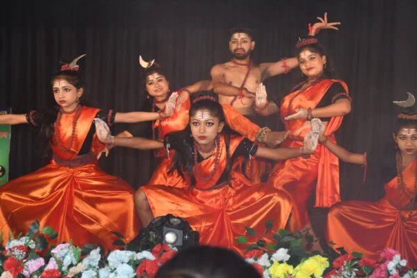 Dancers | মঞ্চ মাতালেন তিনশো নৃত্যশিল্পী Dancers