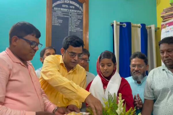 Madrasha Results | কালিয়াচকে হকারের মেয়ে মাদ্রাসায় রাজ্যে তৃতীয় Madrasha Results | Kaliachak hawker's daughter ranks third in state in madrasa