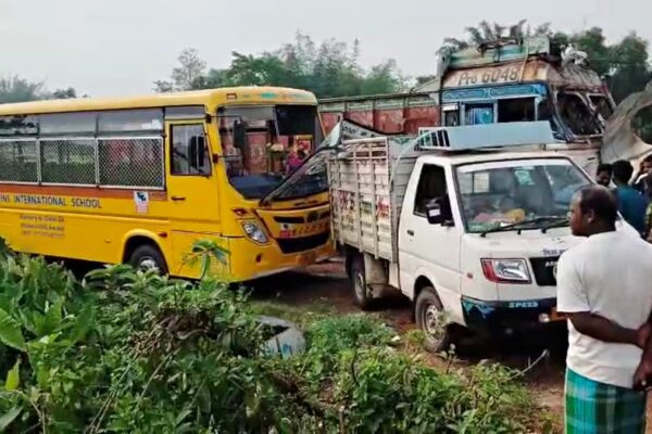 Gas tanker explodes, seven injured