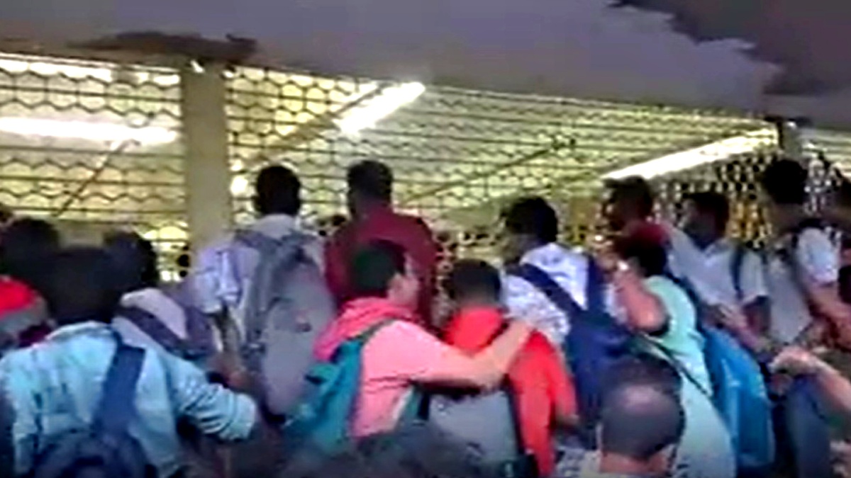 Police lathicharge teachers' protest