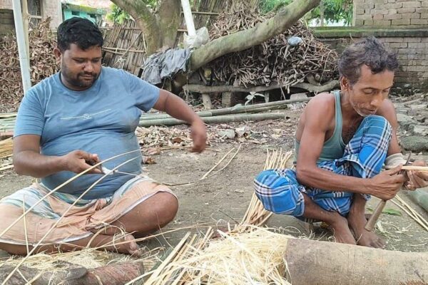 kaliachak এ হারিয়ে যাচ্ছে বাঁশশি