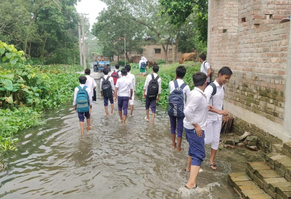Kaliachak ৬ মাস জলের নিচে রাস্তা