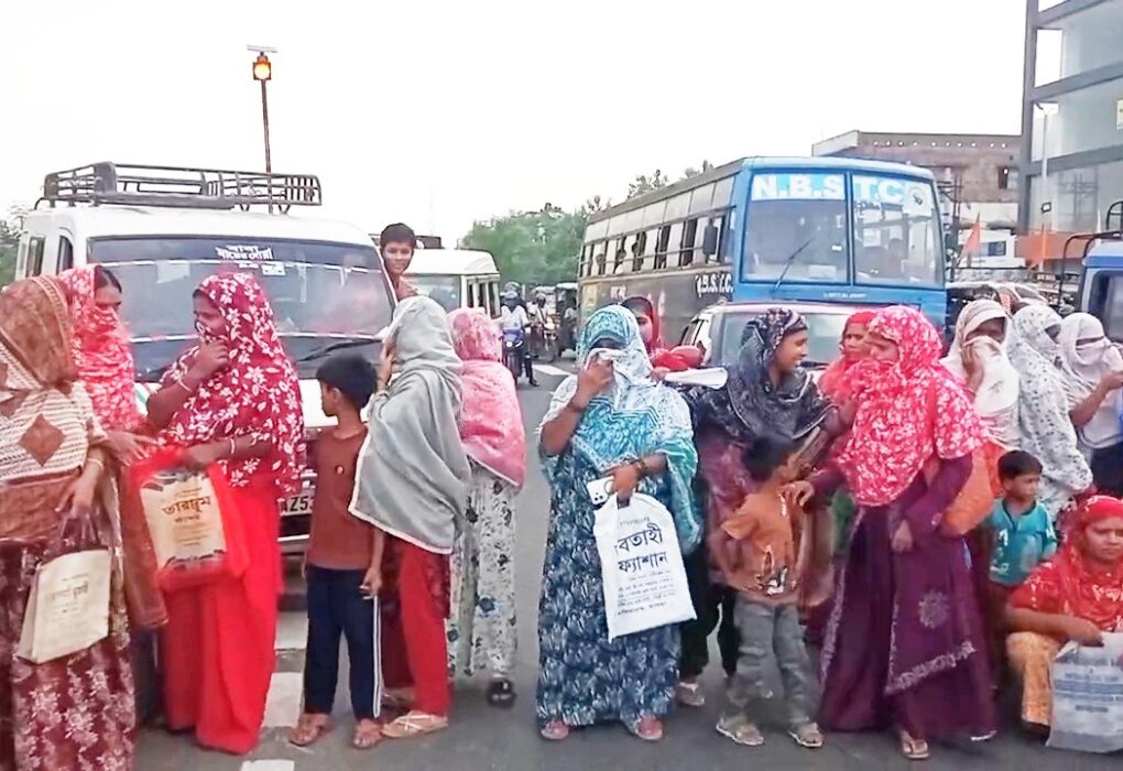 NH-12 Blocked in Kaliachak
