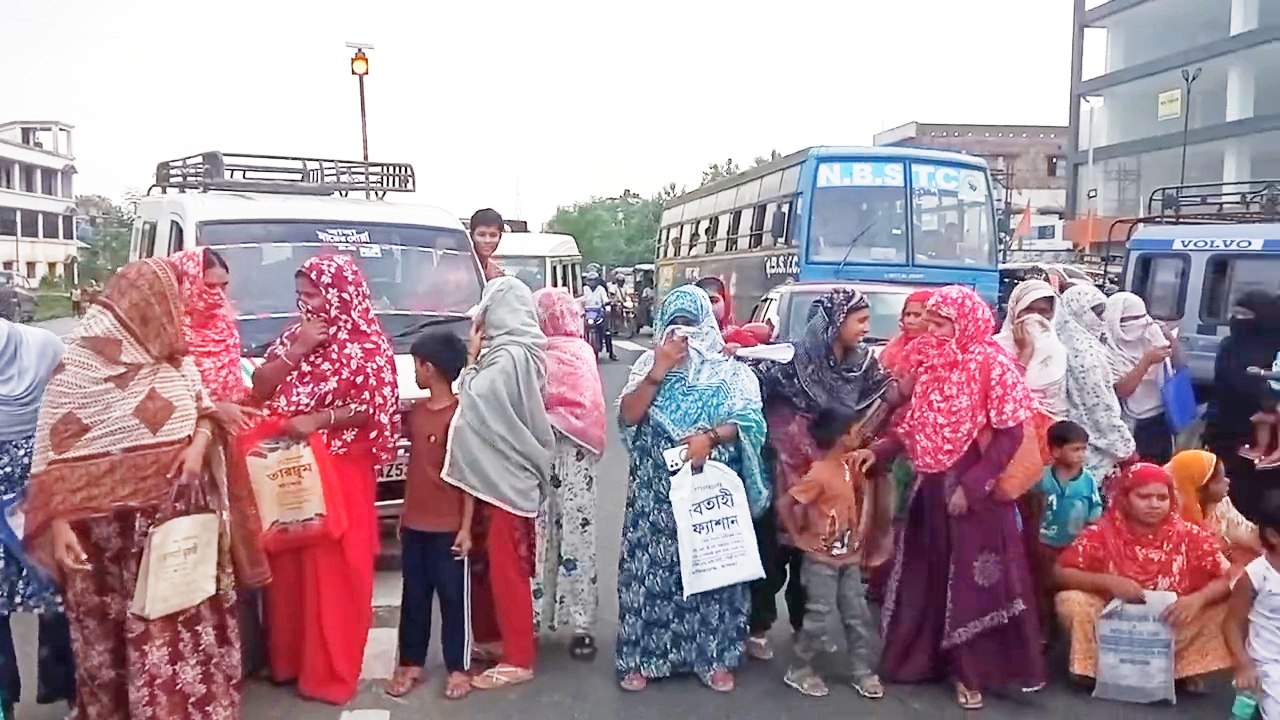 NH-12 Blocked in Kaliachak