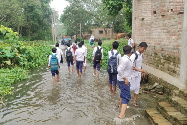 Kaliachak ৬ মাস জলের নিচে রাস্তা